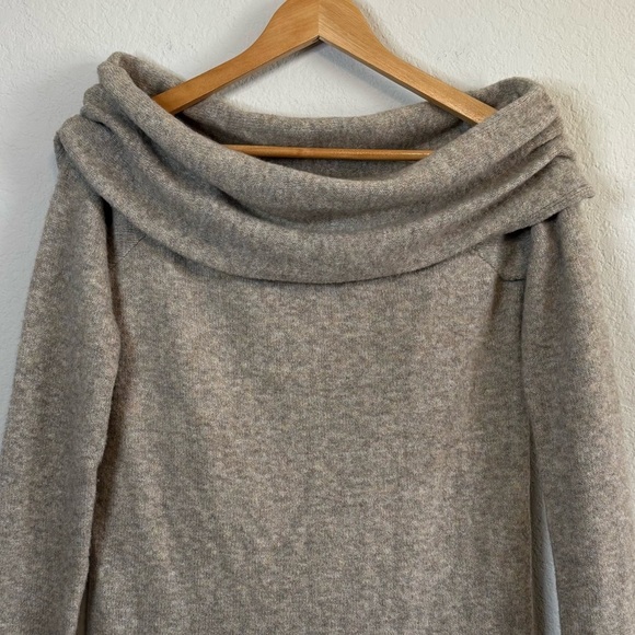 Abercrombie & Fitch Tan Off Shoulder Wool Blend Soft 3/4 Sleeve Sweater Top Sz M - Picture 4 of 12